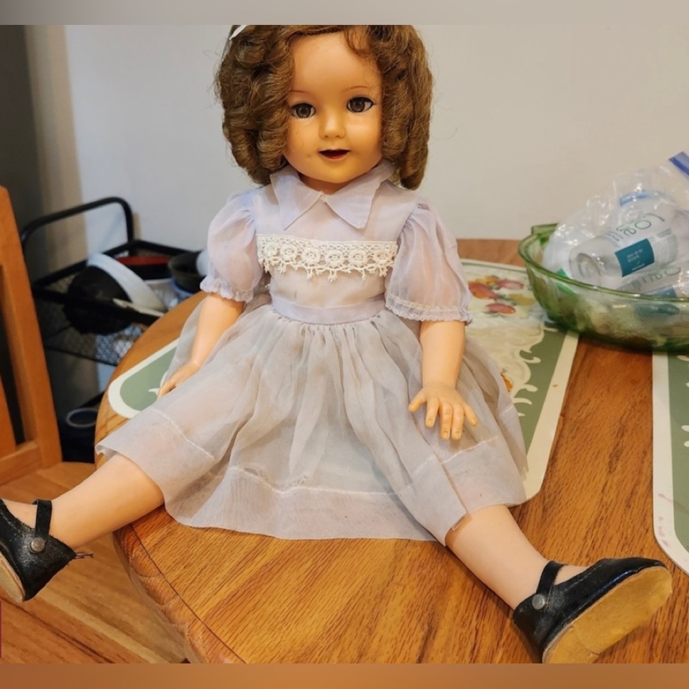 Vintage 1950s Shirley Temple Doll ST-19 Flirty Eyes 18.5 inches Tall nice dress